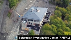 Самый большой трехэтажный коттедж в Красной Поляне. Фотография сделана с дрона в октябре 2025 года