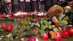 Protest građana u Novom Sadu zbog nesreće u kojoj je poginulo 14 ljudi Protest građana u Novom Sadu zbog nesreće u kojoj je poginulo 14 ljudi