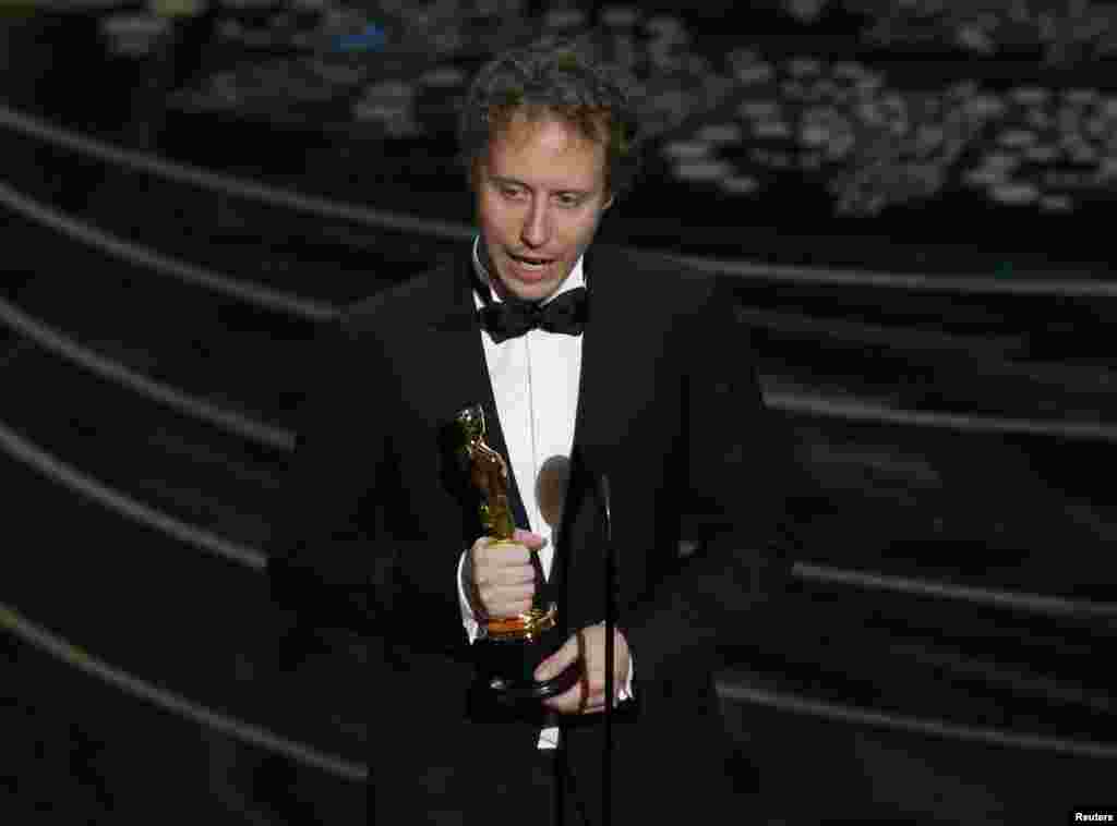 Венгерский режиссер Ласло Немеш с "Оскаром" за лучший фильм на иностранном языке. Премии удостоена его лента "Сын Шауля" 