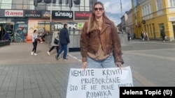 Umjetnica iz Prijedora Jelena Topić sa grupom prijatelja pokrenula je građanske proteste protiv rudnika Bukova Kosa, Prijedor, april 2025.