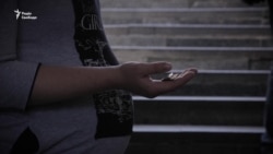 Що змусило вагітну жінку жебракувати? (відео)