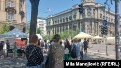 Šesnaest minuta tišine za žrtve pada nadstrešnice u Novom Sadu na raskrsnici kod Vlade Srbije, 25. jun 2025.