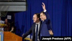 Predsednilki kandidat Pit Butidžidž (desno) i njegov suprug Časten Butidžidž (levo), 12. februar 2020.