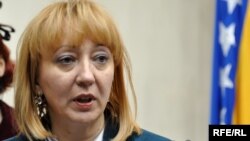 "Ova komisija mora već u septembru mora podnijeti prvi izvještaj Vijeću UN-a za ljudska prava", kazala je Jasminka Džumhur