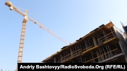 Забудова у буферній зоні Софії Київської на вулиці Гончара, Київ, 4 листопада 2011 року