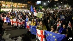 თბილისში აპრილიდან გრძელდება საპროტესტო აქციები „აგენტების კანონის" წინააღმდეგ.