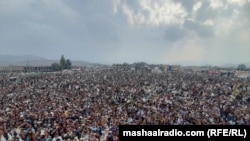 د نومبر پر ۱۵مه د میرامشا جلسې ته زرګونه خلک ورغلي ول.