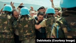 Radnja filma dešava se u julu 1995 (na fotografiji detalj iz filma)