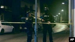 Policija u blizini policijske stanice u Bosanskoj Krupi, nakon napada na policajce, 24. oktobar 2024.