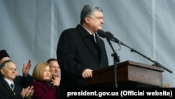 Президент України Петро Порошенко під час виступу на передвиборчому мітингу в Києві на Михайлівській площі, 17 березня 2019 року