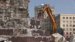 У Харкові демонтують постамент пам'ятника Леніну (відео) У Харкові демонтують постамент пам'ятника Леніну (відео)