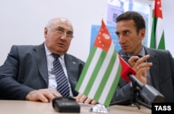 იგორ ახბა და ოლეგ ბარციცი (მარჯვნივ)