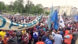 Protest radnika fabrike "Zastava oružje" u Beogradu Protest radnika fabrike "Zastava oružje" u Beogradu