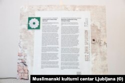 Uvodni plakat na izložbi povodom 30. godišnjice genocida u Srebrenici, Čjubljana, 8. april 2025.