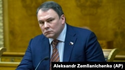 Зампред Госдумы Петр Толстой, возглавляющий рабочую группу по доработке законопроекта о СМИ-"иноагентах"