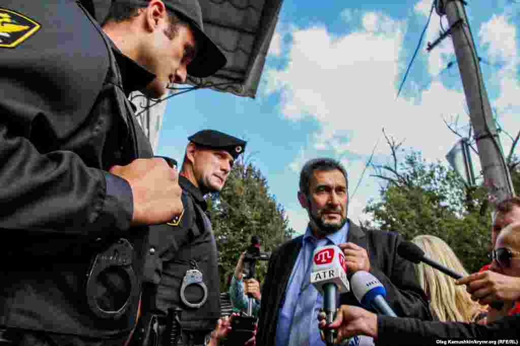 Руководителя ЦИК Курултая Заира Смедляева не пустили в здание Меджлиса