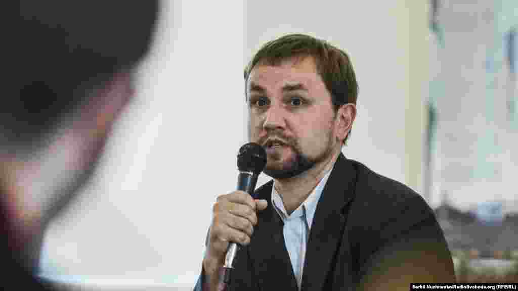 Володимир В'ятроович – голова Українського інституту національної пам'яті під час відкриття виставки «В’язні сумління»