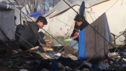 Migranti u iščekivanju premještanja iz 'Vučjaka' Migranti u iščekivanju premještanja iz 'Vučjaka'