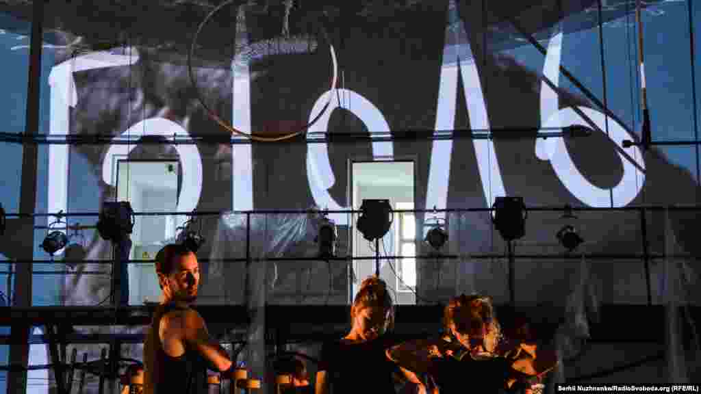 «ГогольFest» засновано в 2007 році завдяки приватній ініціативі режисера та керівника Центру сучасного мистецтва «Дах» Влада Троїцького