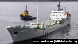 Теплоход "Серебрянка", оборудованный для перевозки радиоактивных отходов (фото с сайта "Росатомфлот")