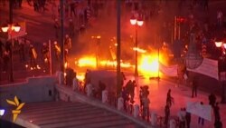 Sukobi demonstranata i policije u Atini Sukobi demonstranata i policije u Atini