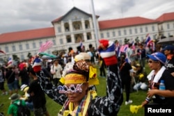 Демонстранты прорываются в здание Генштаба армии Таиланд