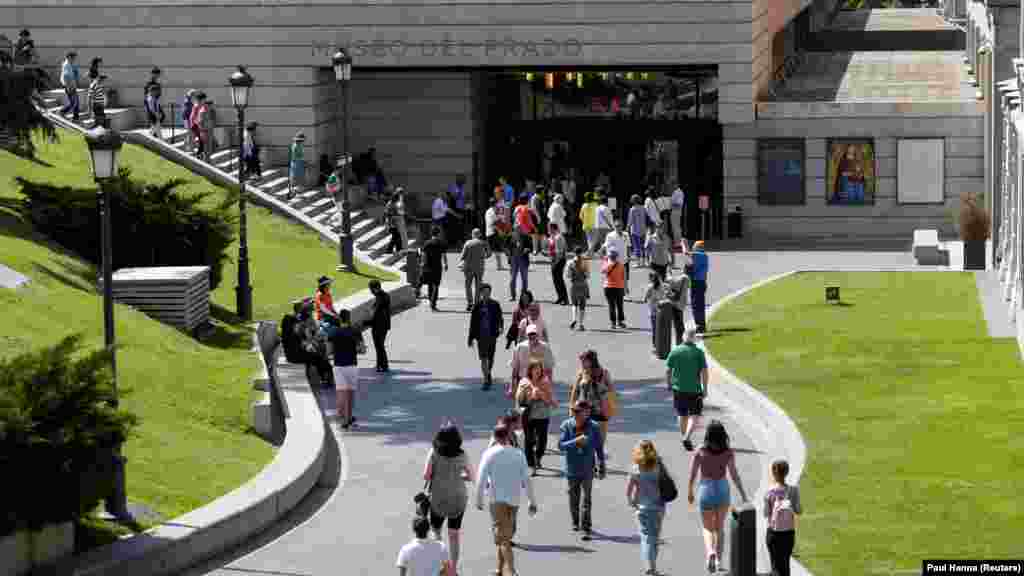 Нинішню назву – Національний музей дель Прадо – установа отримала у 1819 році і 19 листопада того ж року відкрила свої двері для перших відвідувачів.