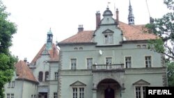 Один із санаторіїв Закарпаття – «Карпати»: його керівництво переконує, усі місця в оздоровниці заброньовані по вересень цього року