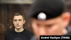 Оппозиционный активист Константин Котов во время приговора