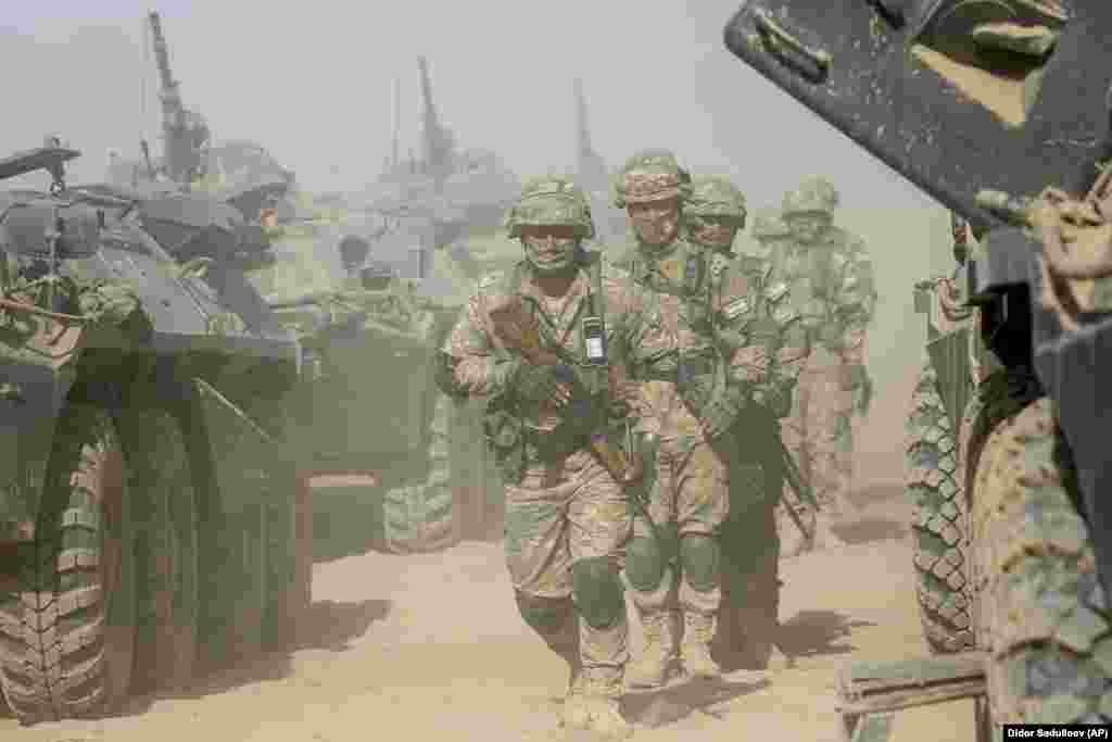 Узбецькі війська на навчаннях зі своїми колегами з Росії та Таджикистану