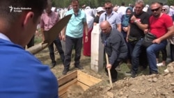 Ukopane žrtve genocida u Srebrenici Ukopane žrtve genocida u Srebrenici