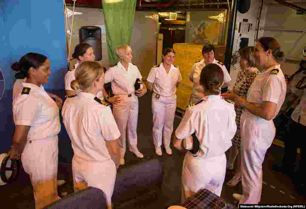 В команді військового корабля Duncan понад 20 жінок 