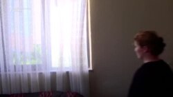 Borba albanske majke da vrati svoju djecu iz Sirije Borba albanske majke da vrati svoju djecu iz Sirije