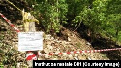 Ekshumacija se obavlja ručno zbog izuzetno nepristupačnog i složenog terena, kažu u Institutu za nestale BiH