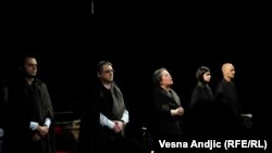 Beogradska premijera predstave 'Srebrenica. Kad mi ubijeni ustanemo'