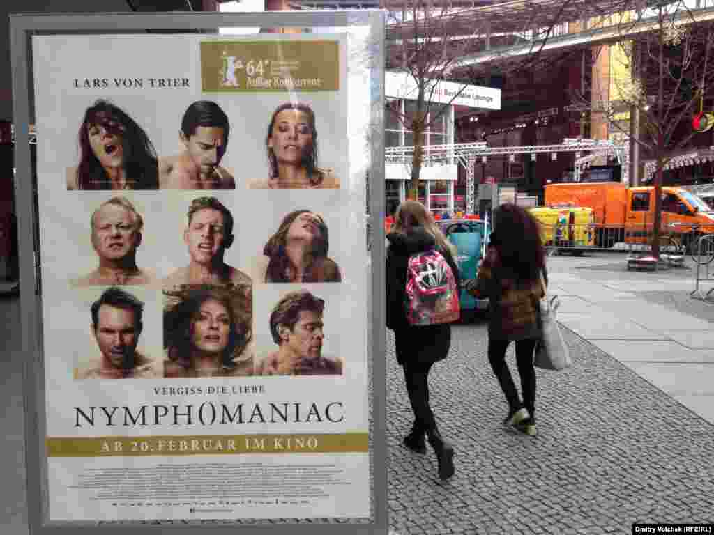Зрители торопятся в фестивальный дворец на премьеру «Нимфоманки». Полная версия первой части новой картины Ларса фон Триера показывается только на Берлинале, в прокат выходит сокращенный фильм