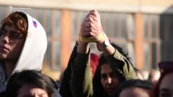 'Hoćete li i nas vezati' 'Hoćete li i nas vezati'