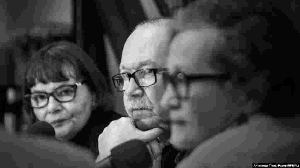 Татьяна Щербина, Денис Драгунский, Виктория Ивлева. Фото А.Тягны-Рядно