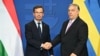 Prim-ministrul suedez Ulf Kristersson (s) și omologul său Viktor Orban, după o conferință de presă comună la Budapesta. 23 februarie 2024.