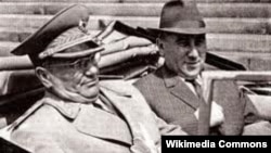 'Slučaj Rankovića (na fotografiji sa titom) je višeslojan, i on je višestruko uzdrmao Srbiju. Jedna od vidljivih posledica je bilo marginalizovanje rada na demokratskim reformama, kojima je i sam Ranković bio prepreka.'