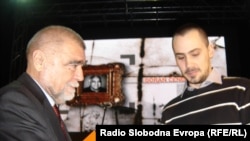 Vladimir Čengić, Goranov sin, prima nagradu za građansku hrabrost