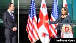 ვიქტორია ნულანდი და ირაკლი ღარიბაშვილი