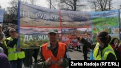 Aktivisti protiv rudnika litijuma i Rio Tinta tokom ekološkog protesta u Beogradu, Srbija (10. april 2021.)