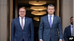 Борис Писториус (слева) и Пит Хегсет