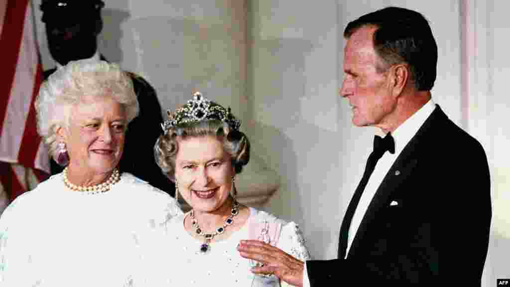 С президентом США Джорджем Бушем и его супругой Барбарой в Вашингтоне, 14 мая 1991 года. 