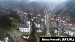 Analitičari podsjećaju da su zločini 90-ih činjeni nakon sistematskog procesa dehumanizacije naroda. U Srebrenici je 1995. godine počinjen genocid, najteži zločin od Drugog svjetskog rata (Srebrenica, fotoarhiv).