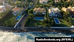 Маєток Петра Порошенка на березі Середземного моря в містечку Аталая-Ісдабе в муніципалітеті Естепона на півдні Іспанії