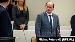 "Postavili smo rok Agenciji (RAK-u) 30 dana da iznađe te mogućnosti, a onda nakon 45 dana detaljno informiše Parlamentarnu skupštinu BiH o poduzetim aktivnostima", kaže Adil Osmanović, poslanik Stranke demokratske akcije (SDA) u Parlamentu BiH.