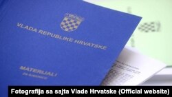 Sa socijalnim i egzistencijalnim pitanjima pomiješena su ona politička