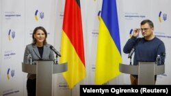 ანალენა ბერბოკი და დმიტრო კულება